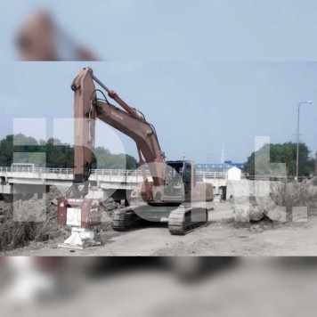 Экскаватор с вибропогружателем Hitachi ZX250LCN Экскаватор с вибропогружателем Hitachi ZX250LCN