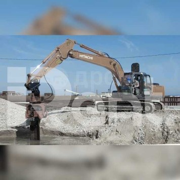 Экскаватор с вибропогружателем Hitachi ZX300LC Экскаватор с вибропогружателем Hitachi ZX300LC