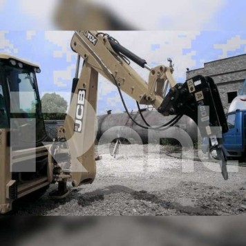 Экскаватор с гидромолотом JCB 4CX Экскаватор с гидромолотом JCB 4CX
